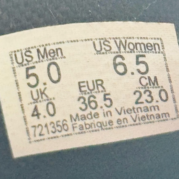 Vans X Marvel Black Widow Slip On Sneakers - Picture 6 of 6